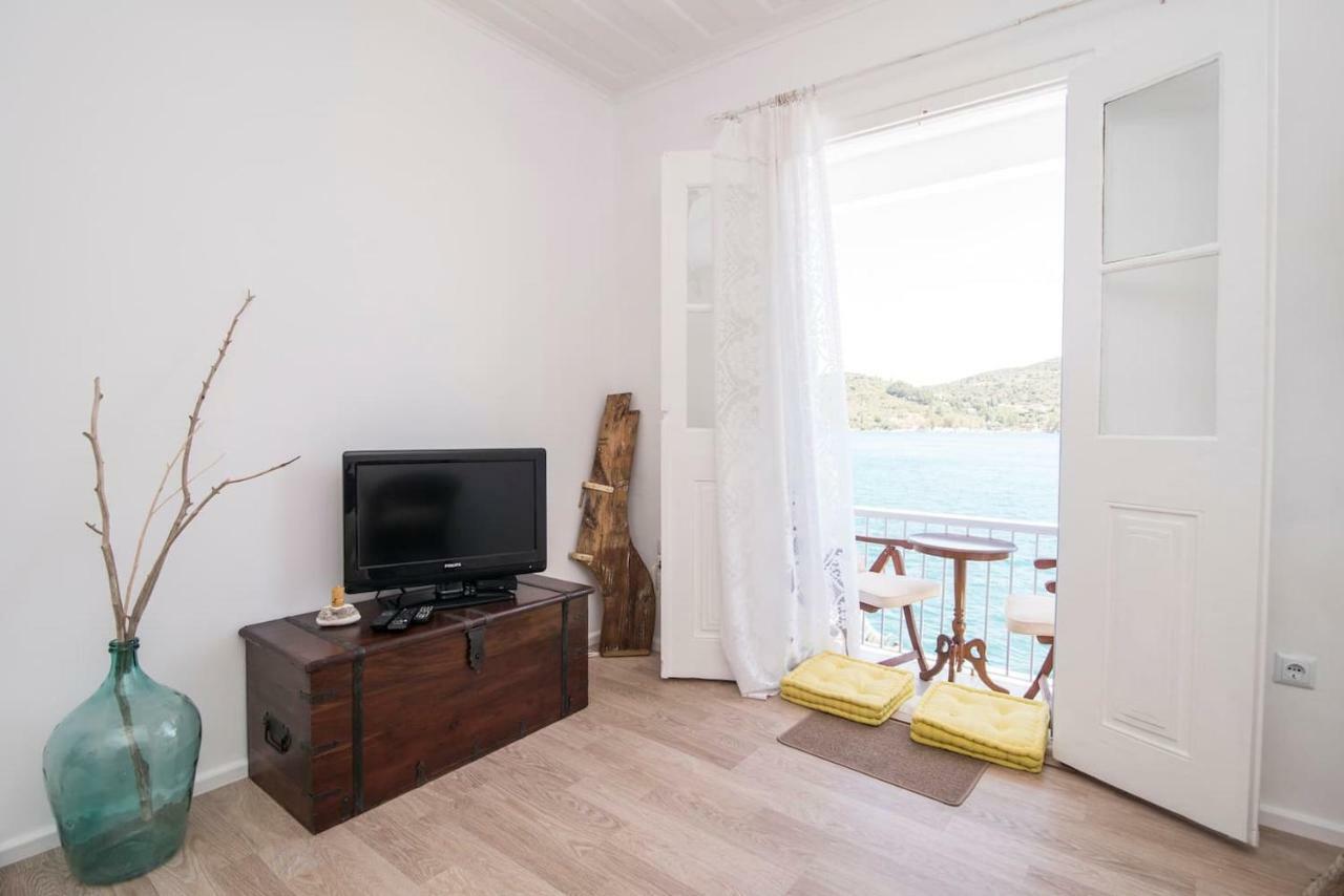 Cavos Seaside House Villa Vathy  Exterior photo